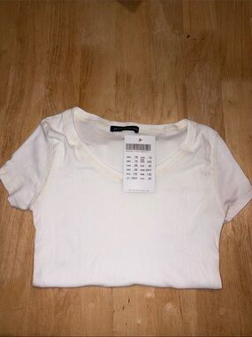 BRAND NEW Brandy Melville White Short Sleeve Ribbed V-Neck Top